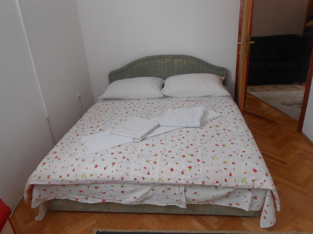 Apartments & Hostel Zdrava Hrana 모스타르 객실 사진