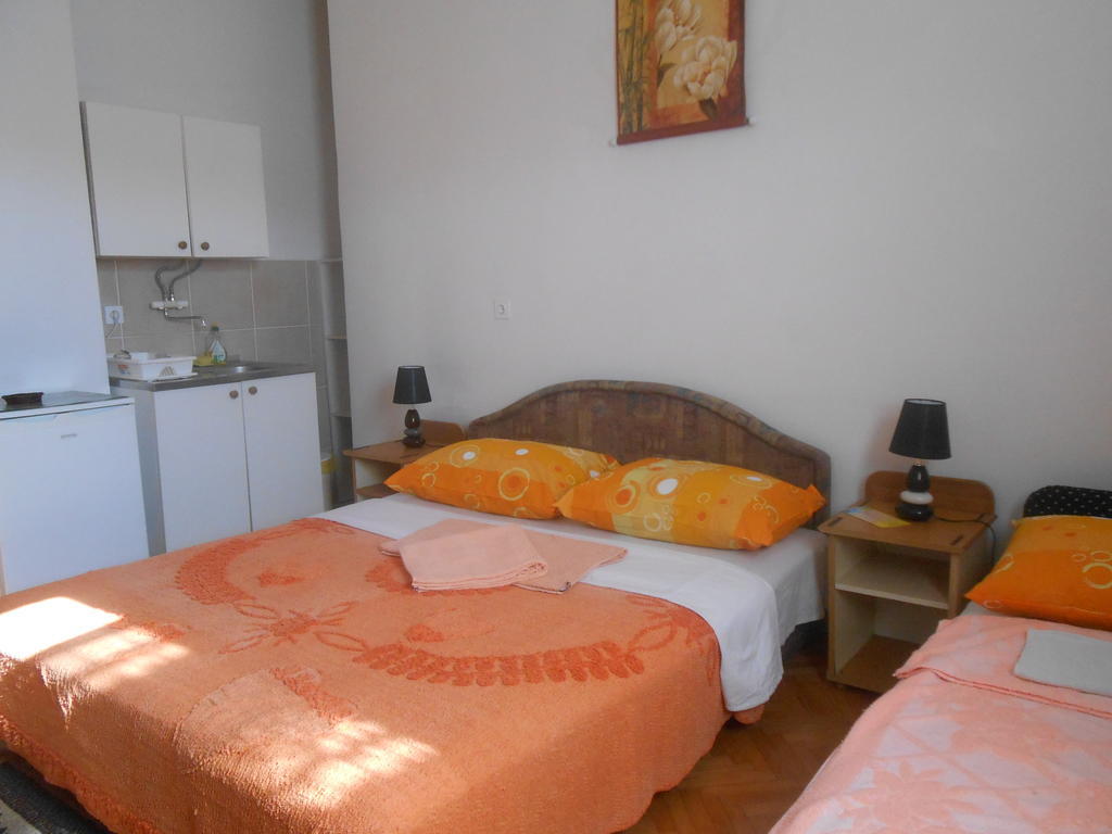 Apartments & Hostel Zdrava Hrana 모스타르 객실 사진