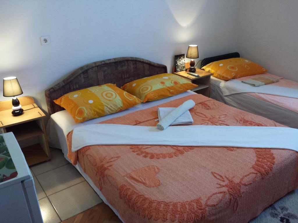 Apartments & Hostel Zdrava Hrana 모스타르 객실 사진