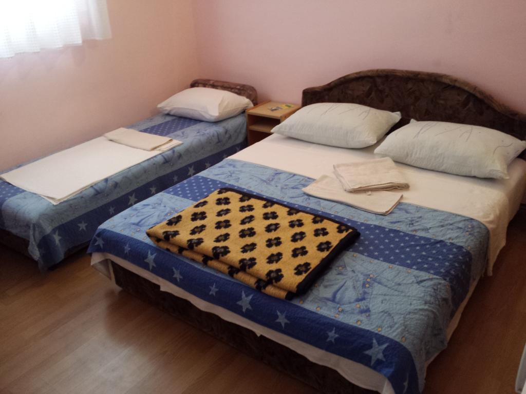 Apartments & Hostel Zdrava Hrana 모스타르 객실 사진