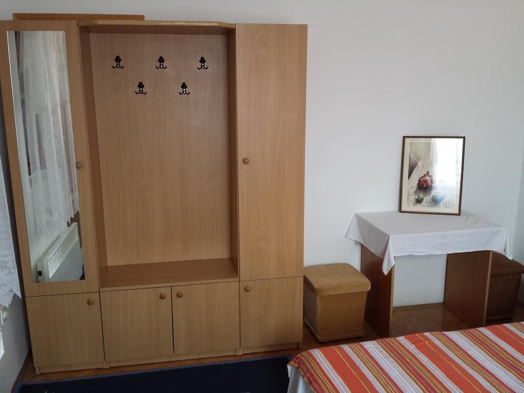 Apartments & Hostel Zdrava Hrana 모스타르 객실 사진
