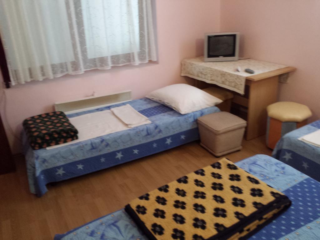 Apartments & Hostel Zdrava Hrana 모스타르 객실 사진
