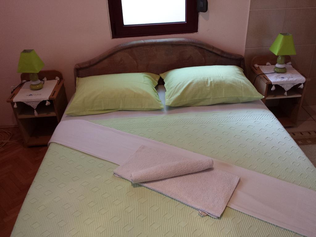 Apartments & Hostel Zdrava Hrana 모스타르 객실 사진